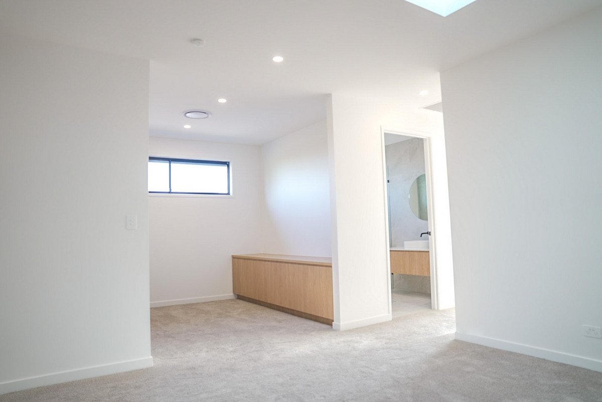 1/6 Topaz Court Hollywell 19