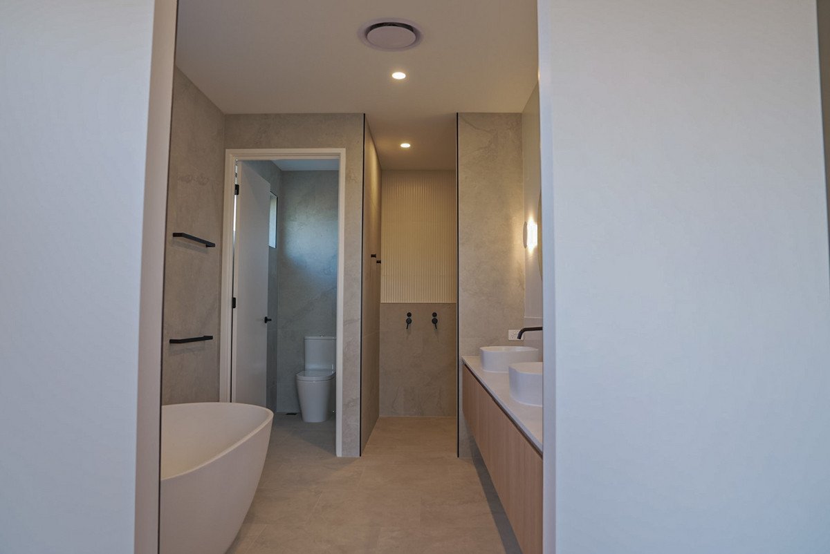 1/6 Topaz Court Hollywell 20