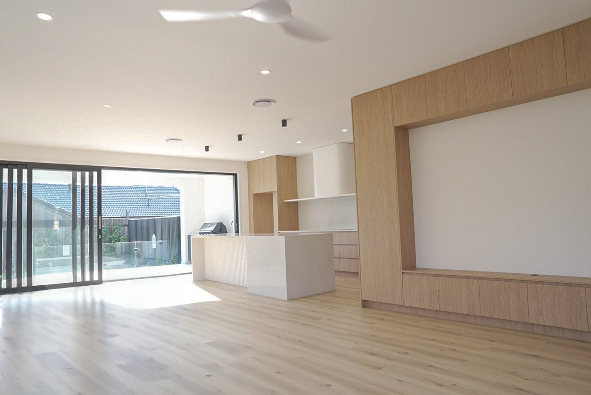 1/6 Topaz Court Hollywell 9