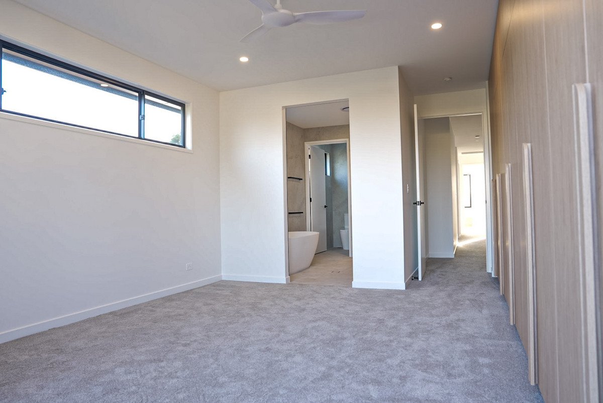 1/6 Topaz Court Hollywell 15