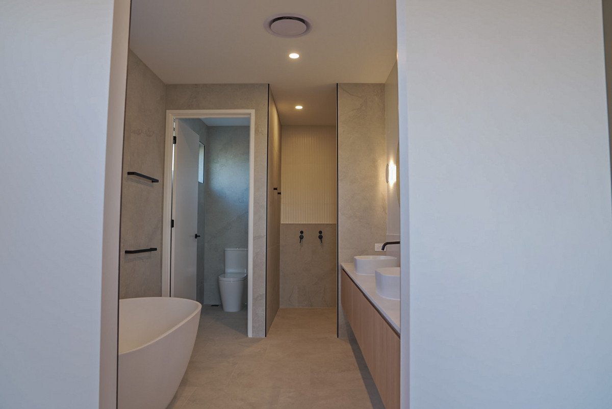 1/6 Topaz Court Hollywell 20