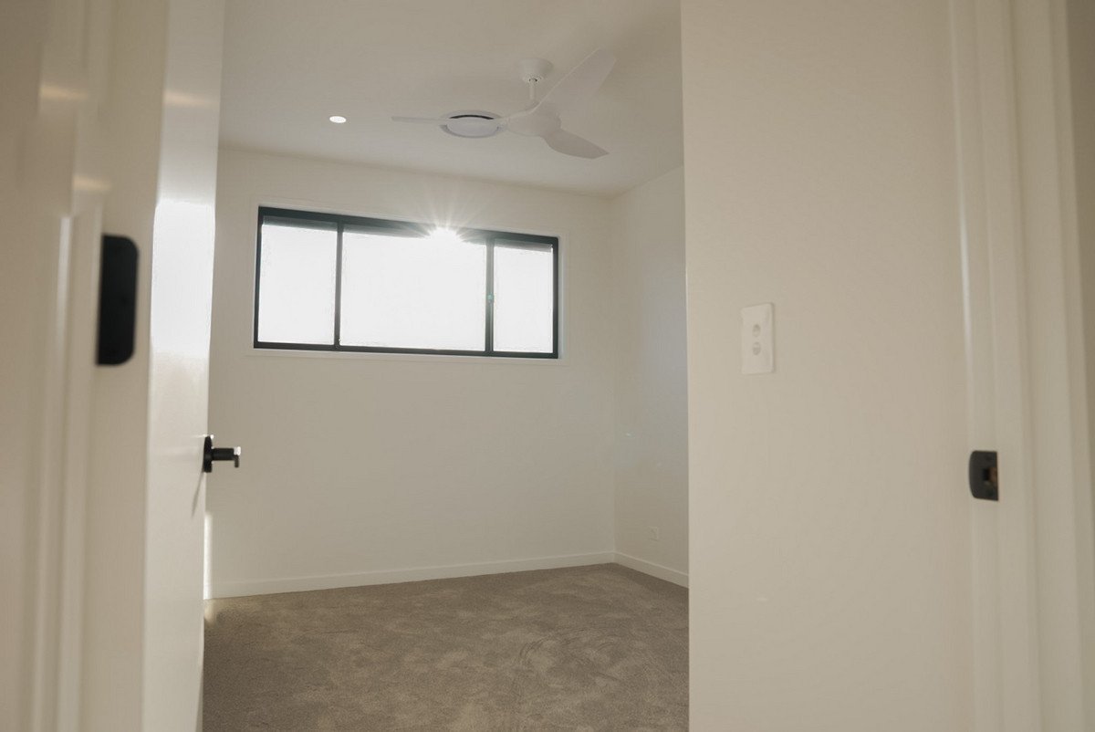 1/6 Topaz Court Hollywell 22