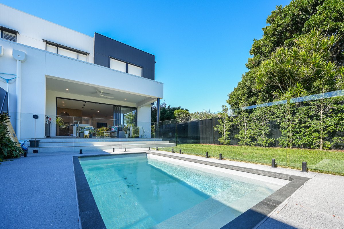 1/6 Topaz Court Hollywell 1