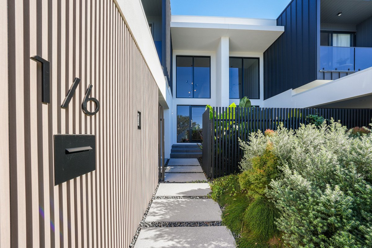 1/6 Topaz Court Hollywell 6