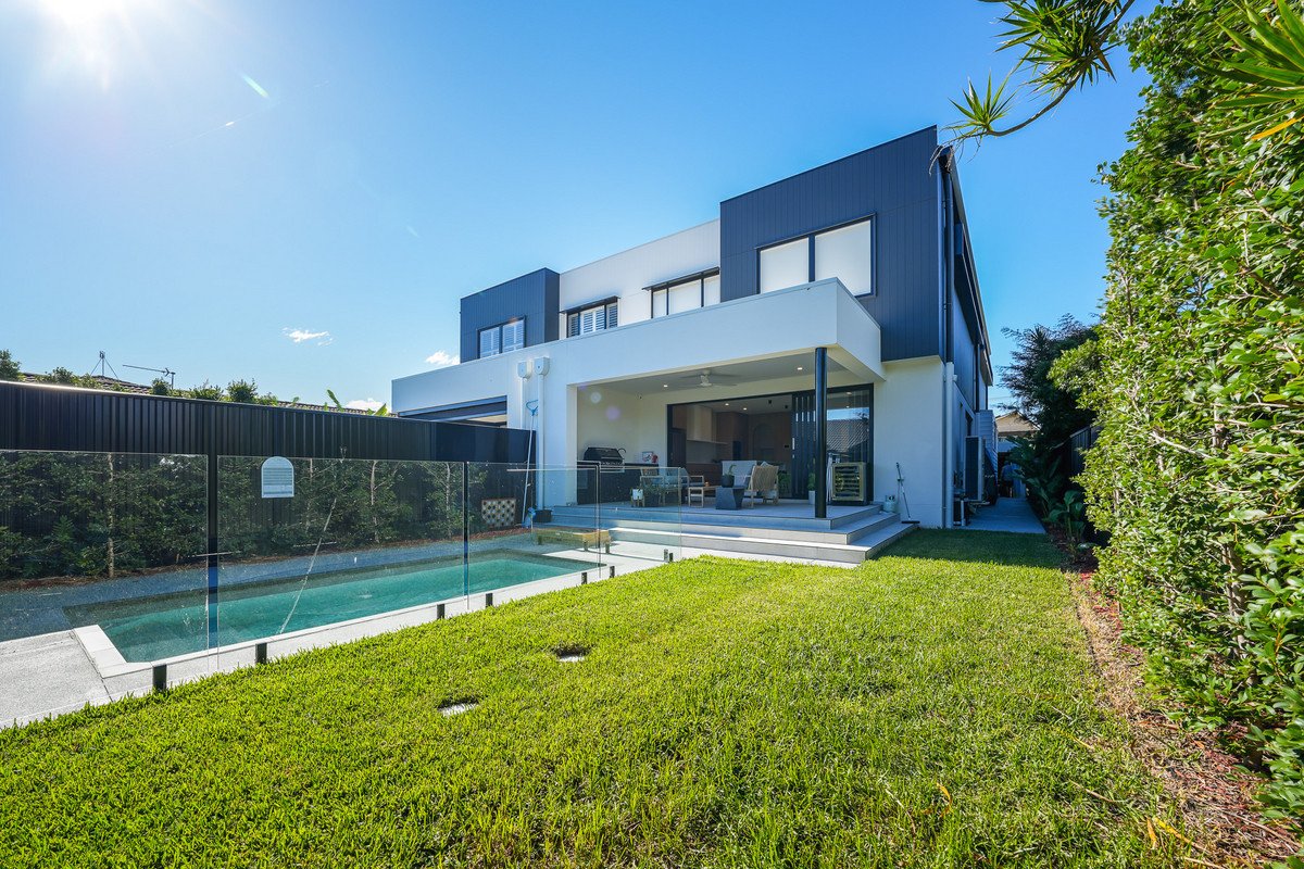 1/6 Topaz Court Hollywell 7