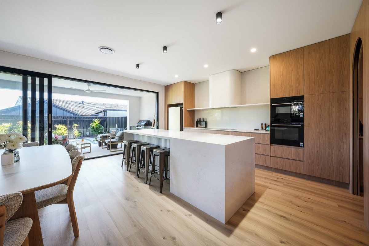 1/6 Topaz Court Hollywell 9