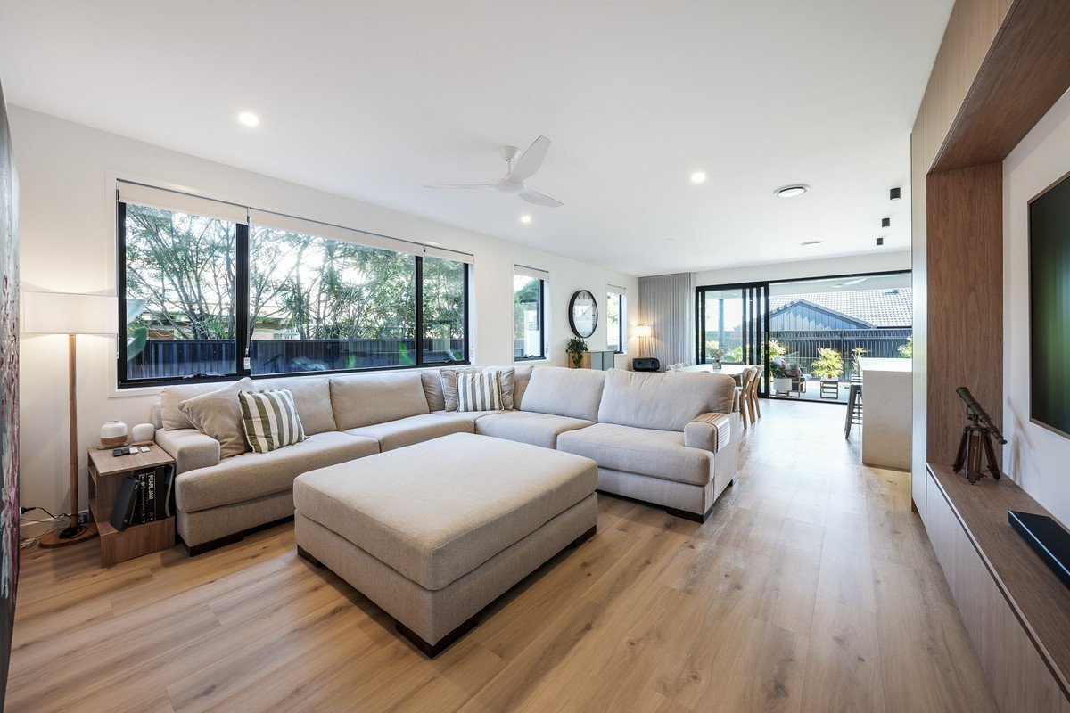 1/6 Topaz Court Hollywell 11