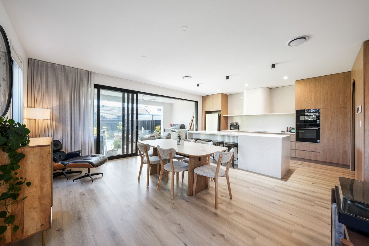 1/6 Topaz Court Hollywell 13