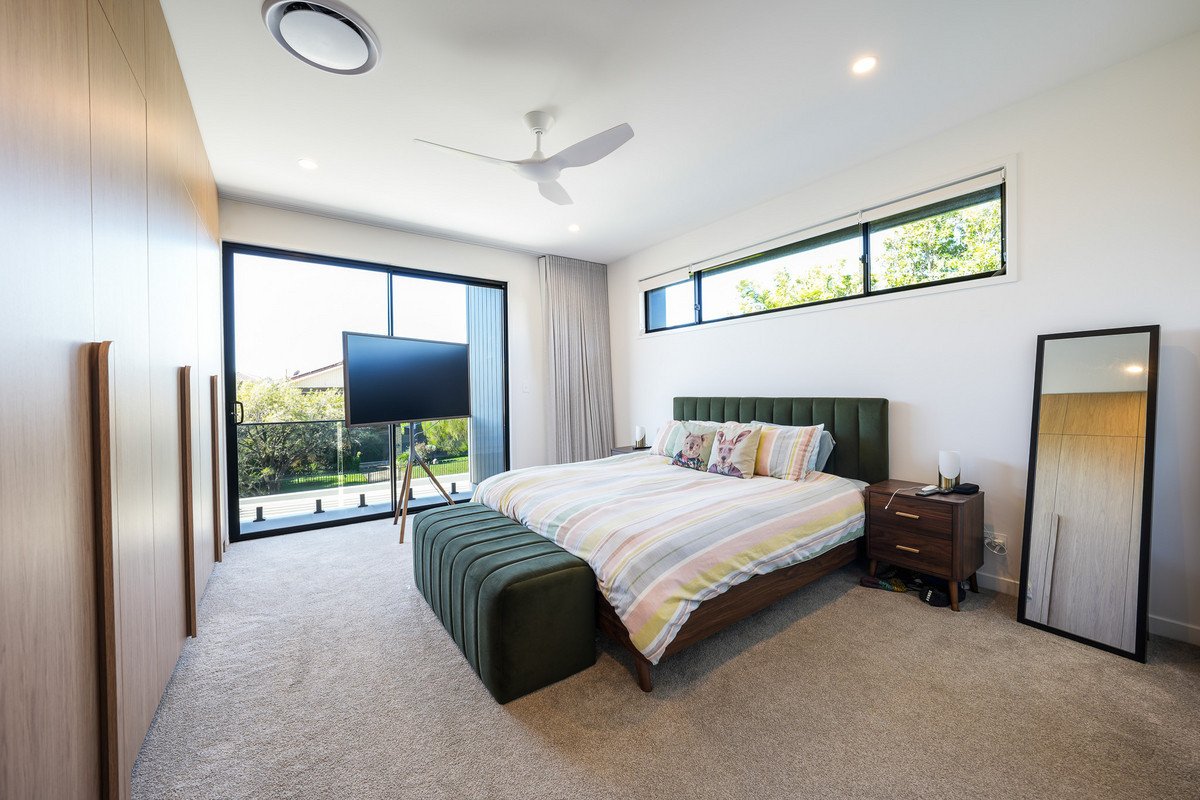1/6 Topaz Court Hollywell 15