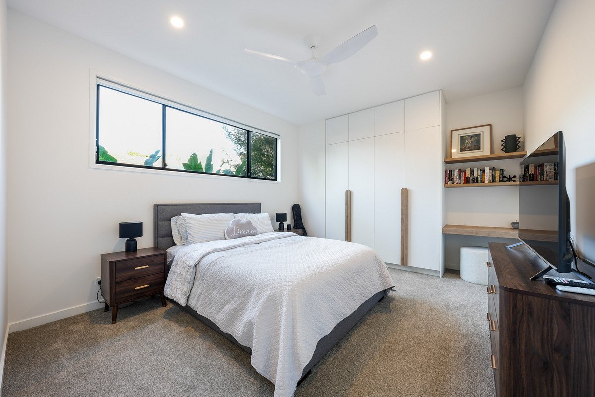 1/6 Topaz Court Hollywell 17