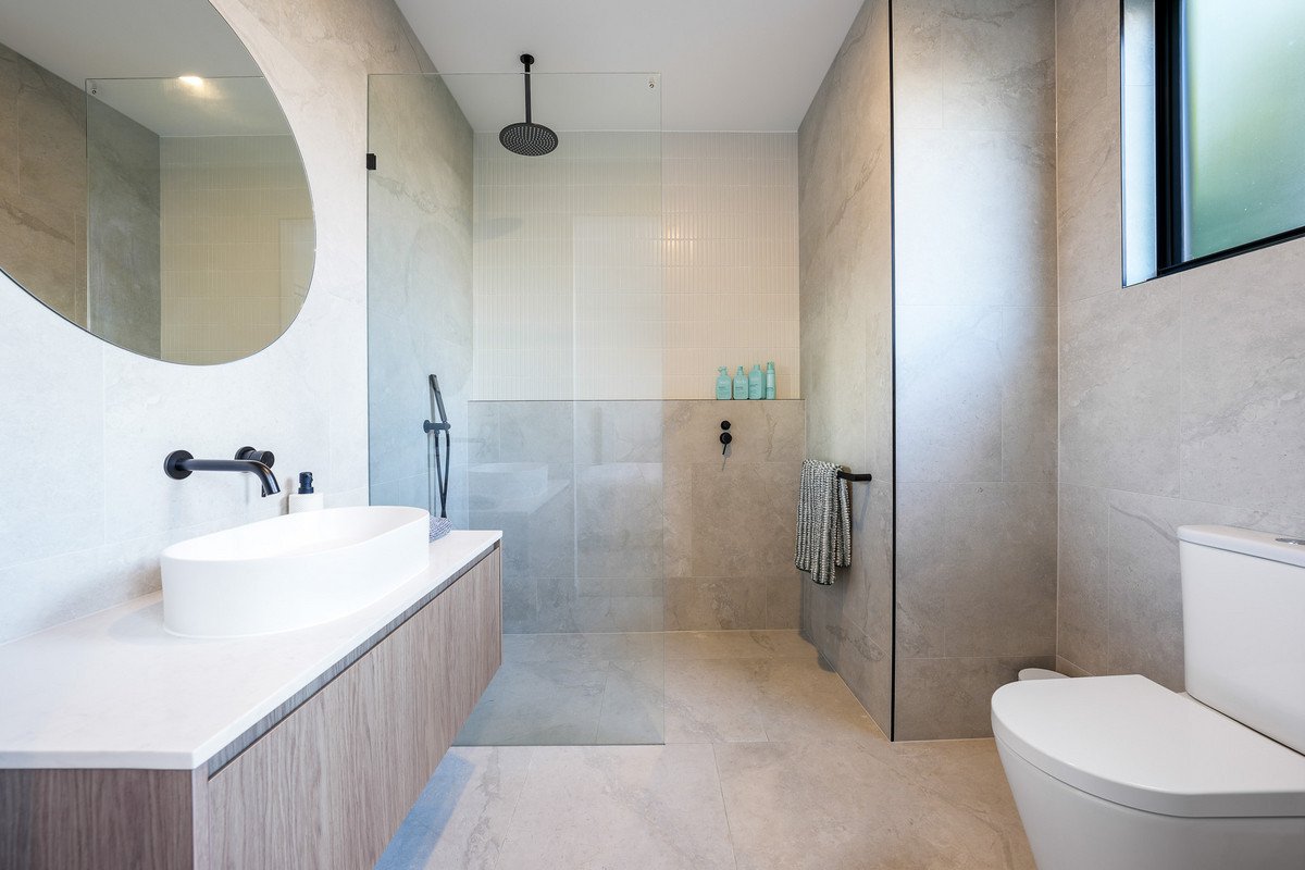 1/6 Topaz Court Hollywell 18