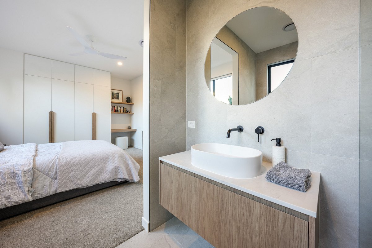 1/6 Topaz Court Hollywell 19