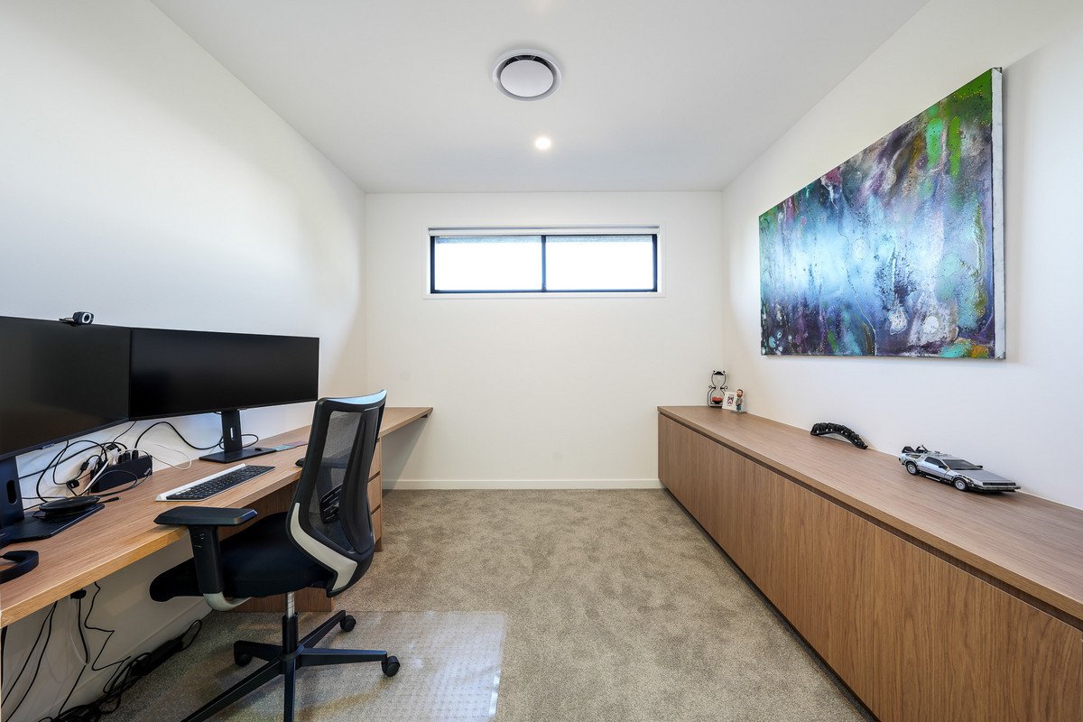 1/6 Topaz Court Hollywell 22