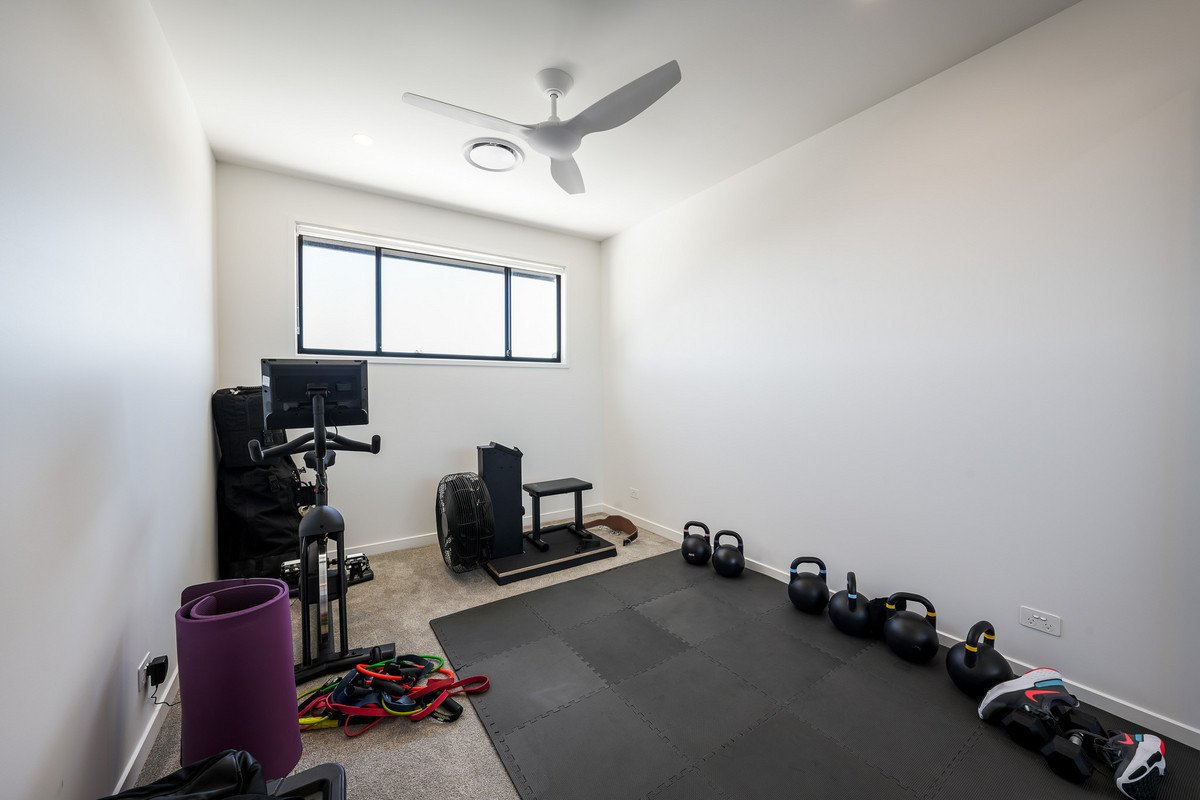 1/6 Topaz Court Hollywell 26