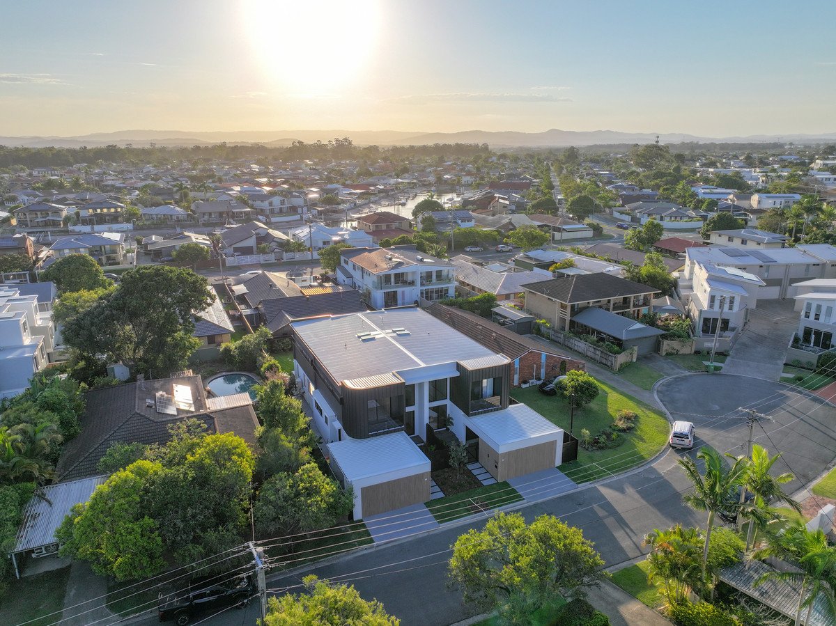 1/6 Topaz Court Hollywell 35