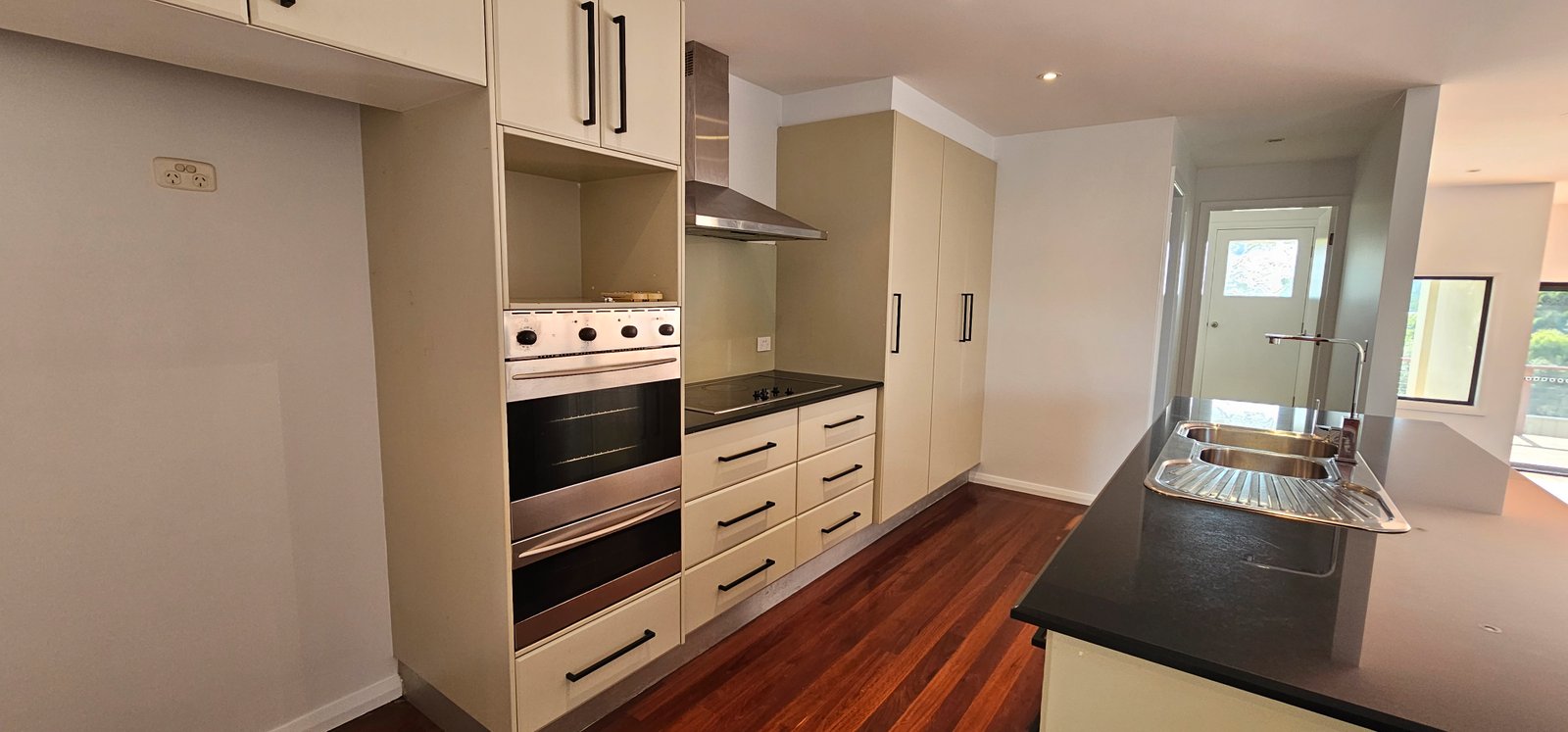 16 Tranquility Close KORORA 3
