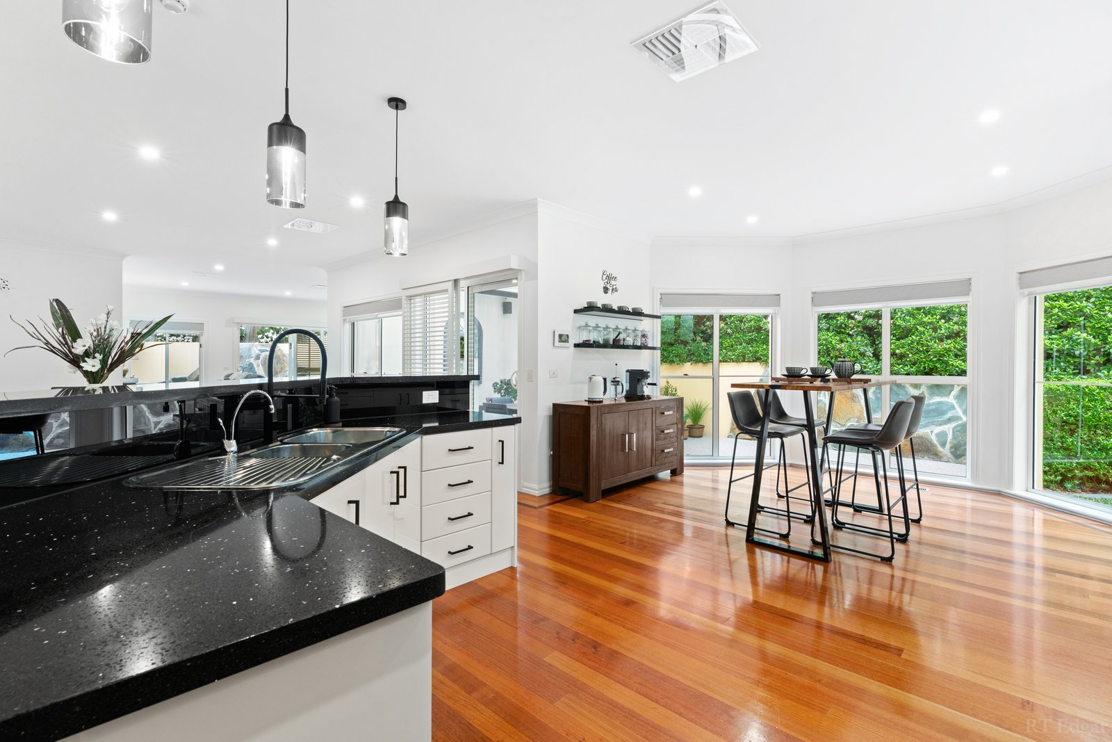 Real Estate and Property in 16 Treetop Terrace, Plenty, VIC