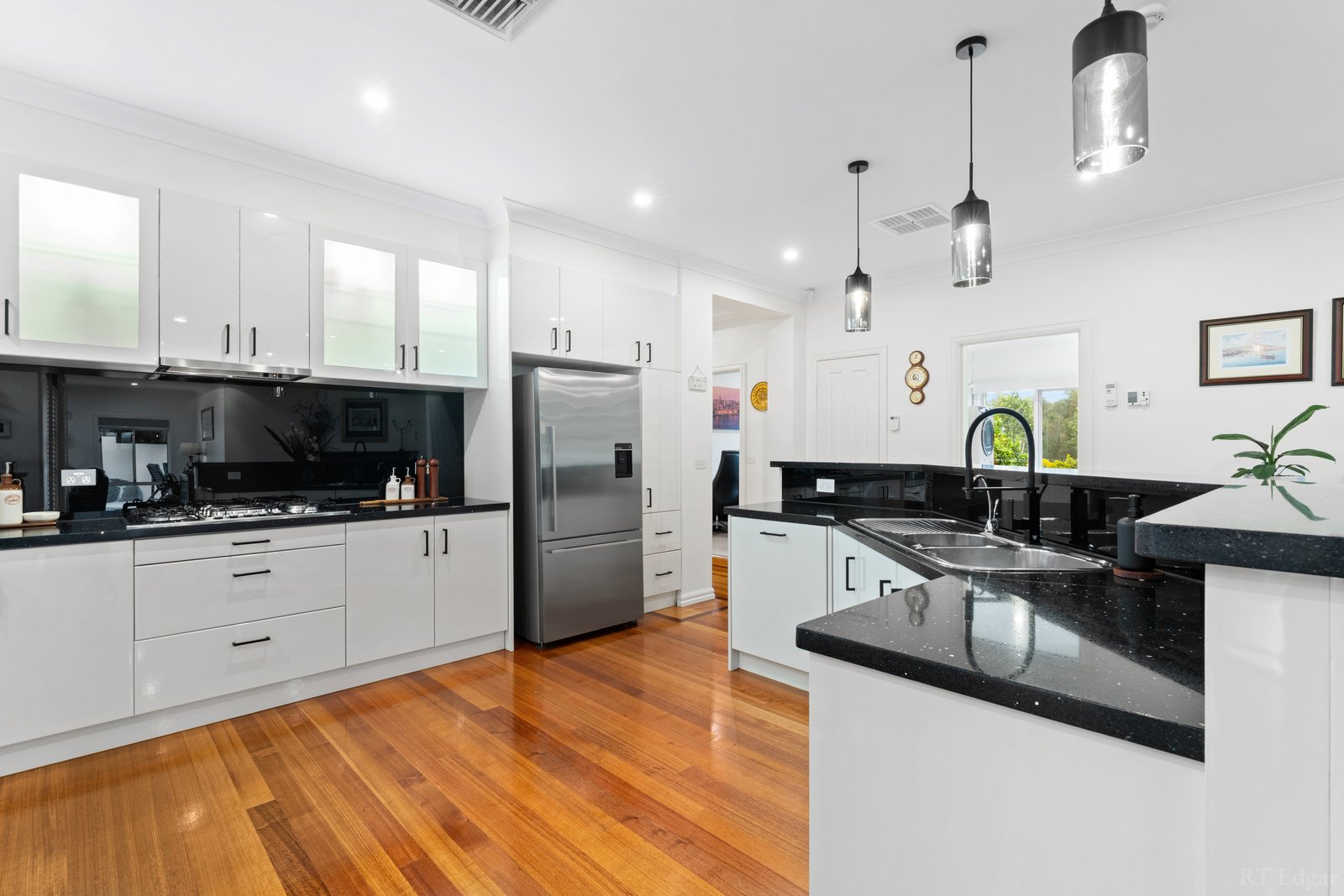 Real Estate and Property in 16 Treetop Terrace, Plenty, VIC