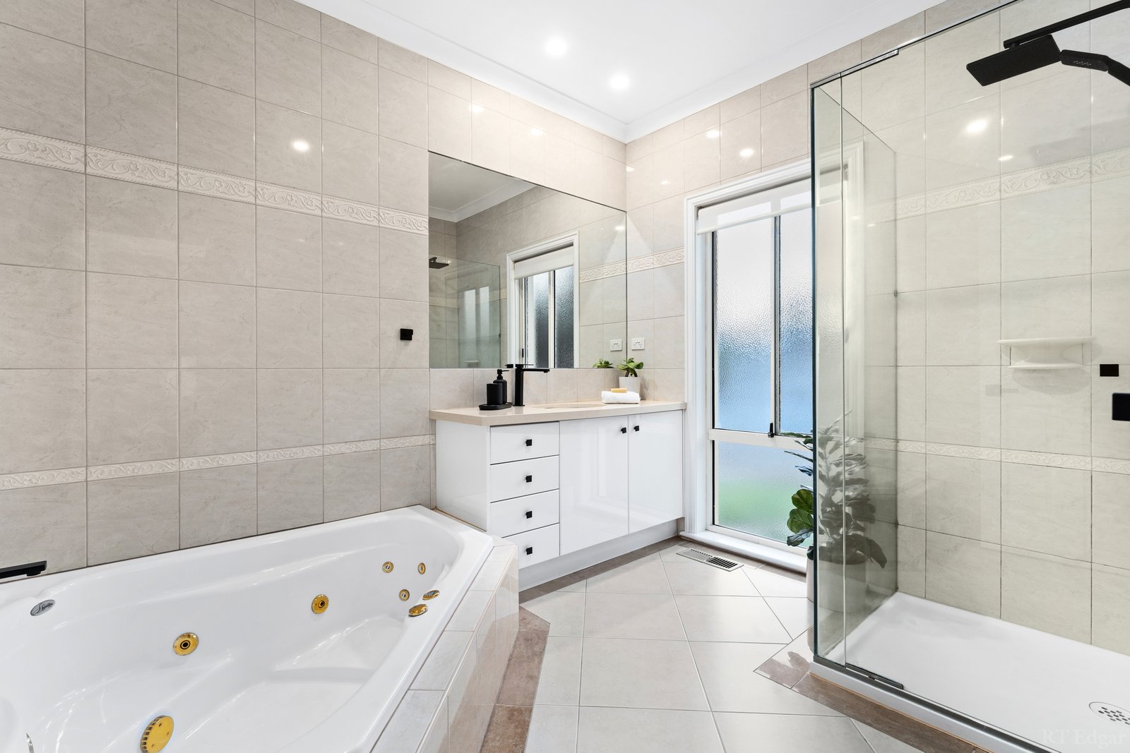 Real Estate and Property in 16 Treetop Terrace, Plenty, VIC