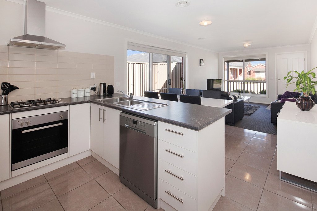 16 Tristan Drive SEBASTOPOL 6