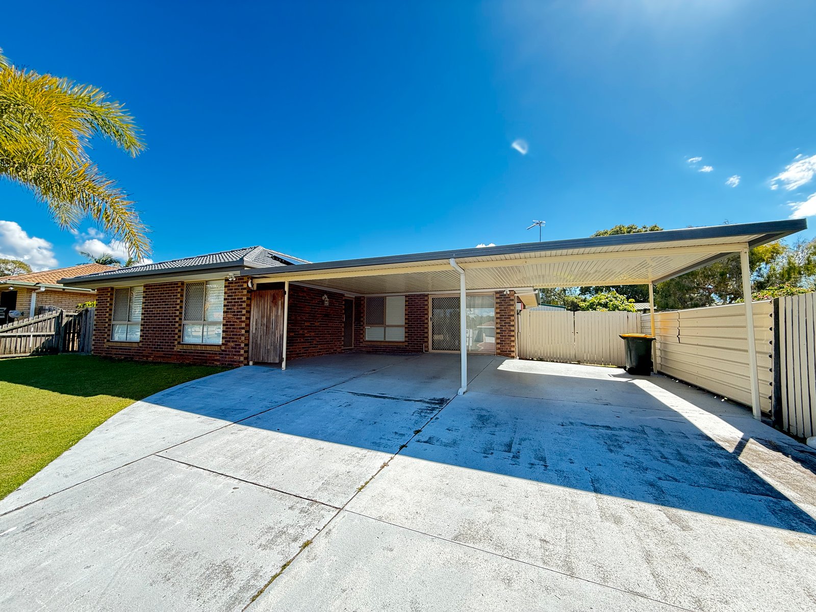 16 Tristania Crescent URANGAN 1