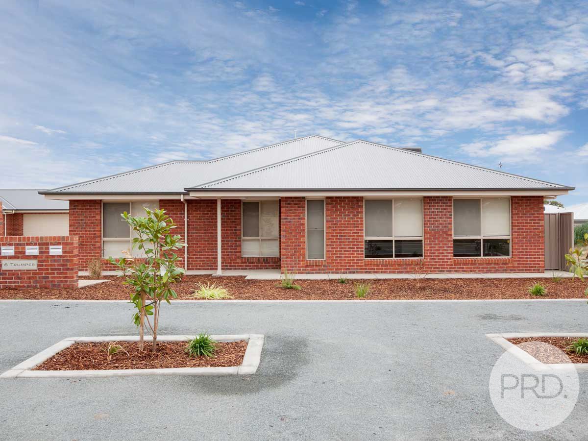 1/6 Trumper Street BOOROOMA 1