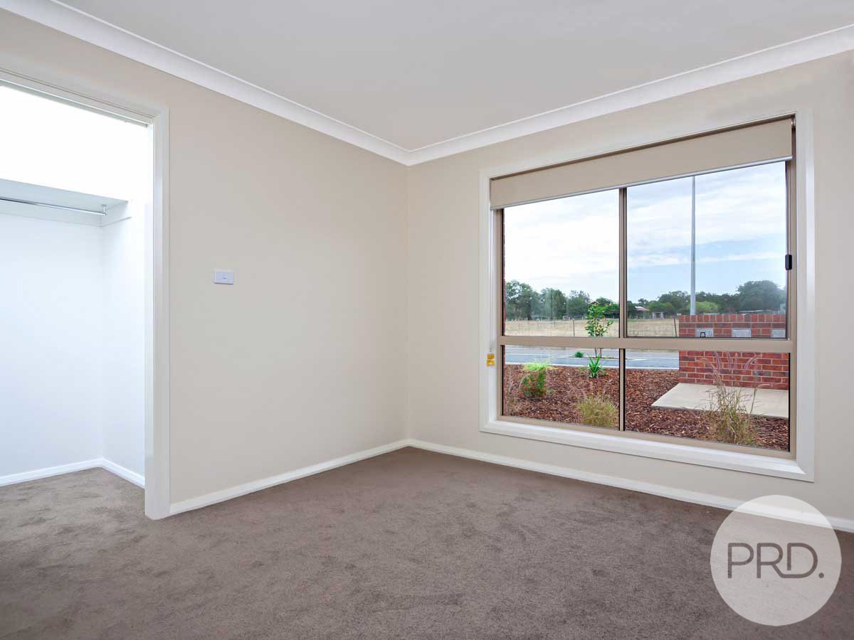 1/6 Trumper Street BOOROOMA 6
