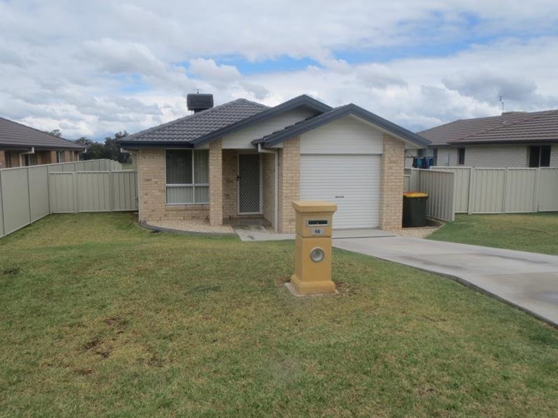 16 Tulipwood Crescent TAMWORTH 1