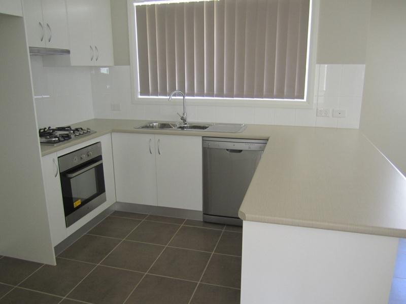 16 Tulipwood Crescent TAMWORTH 3