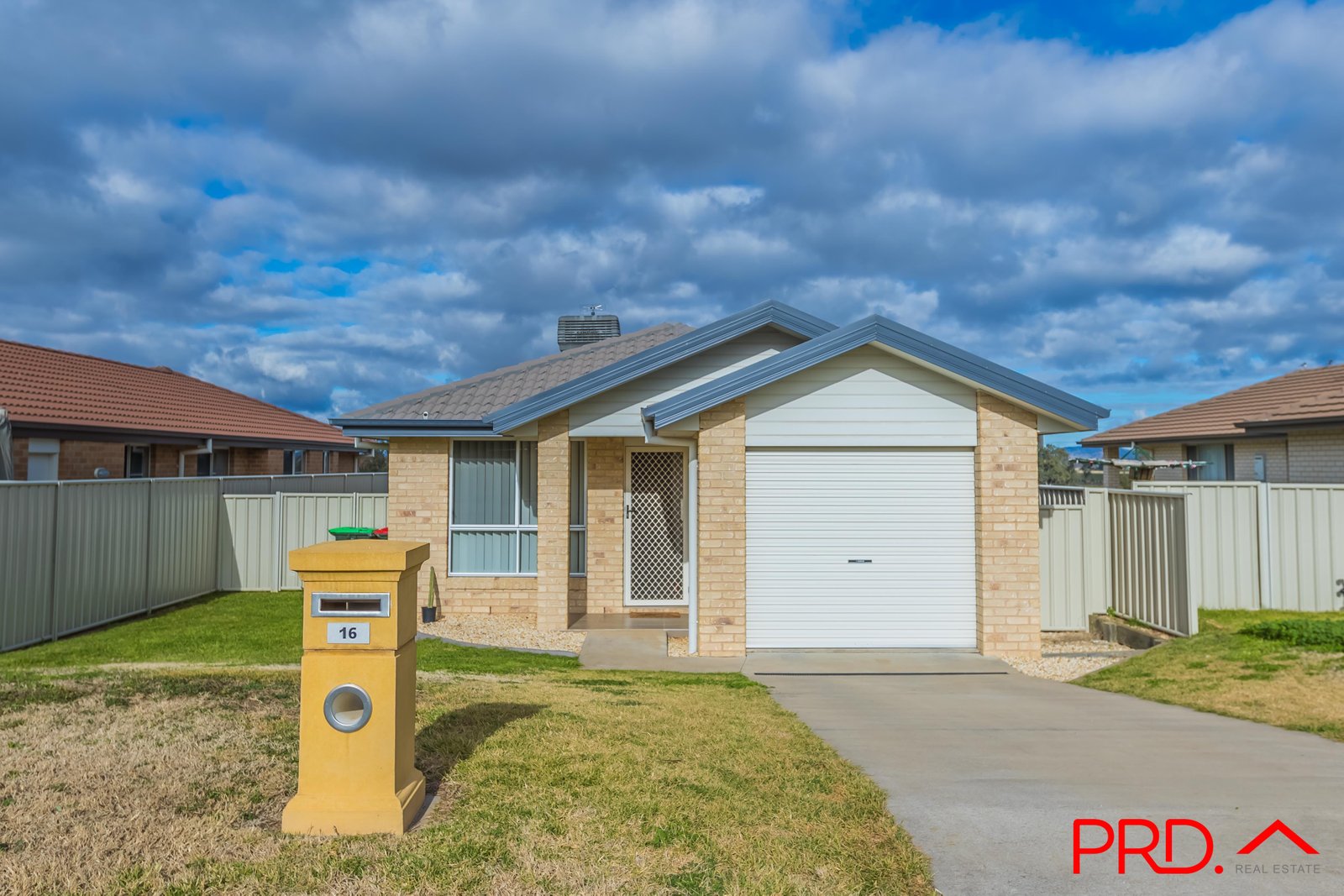 16 Tulipwood Crescent TAMWORTH 1