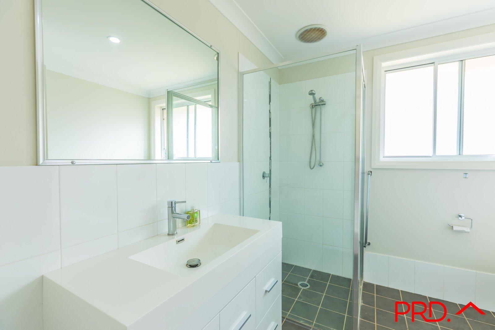 16 Tulipwood Crescent TAMWORTH 4