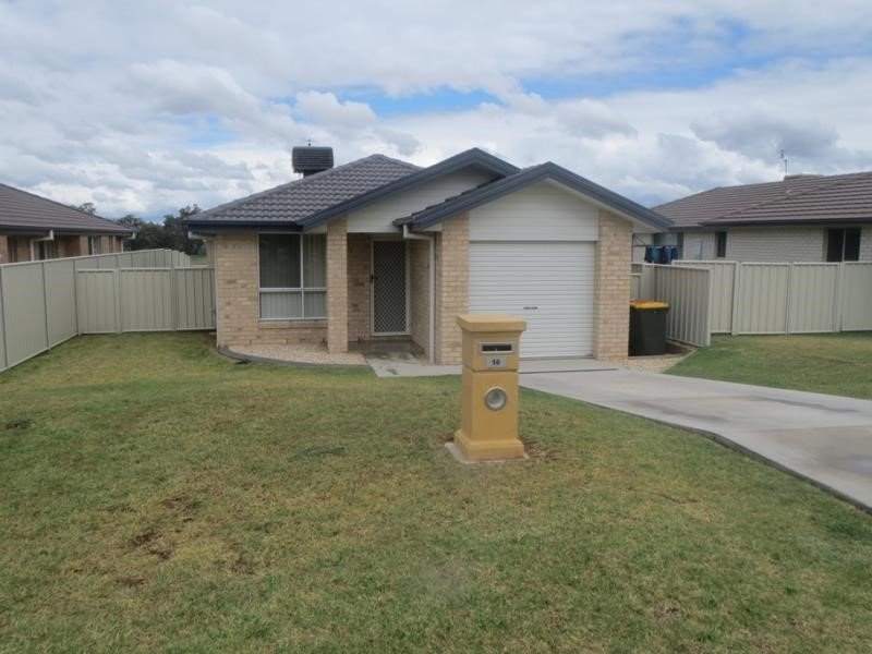 16 Tulipwood Cresent  TAMWORTH 1