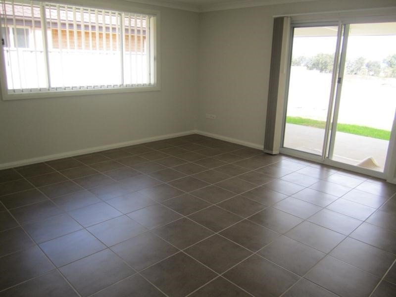 16 Tulipwood Cresent  TAMWORTH 2
