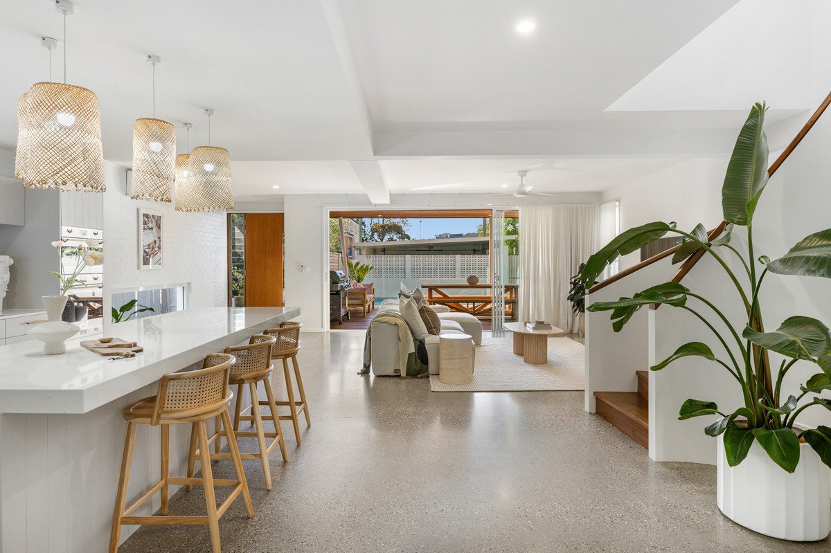 16 Twenty Fourth Avenue PALM BEACH 4