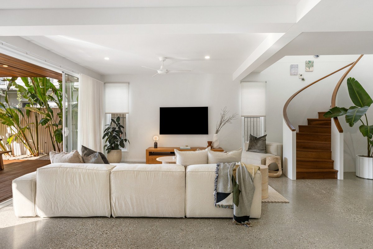 16 Twenty Fourth Avenue PALM BEACH 7