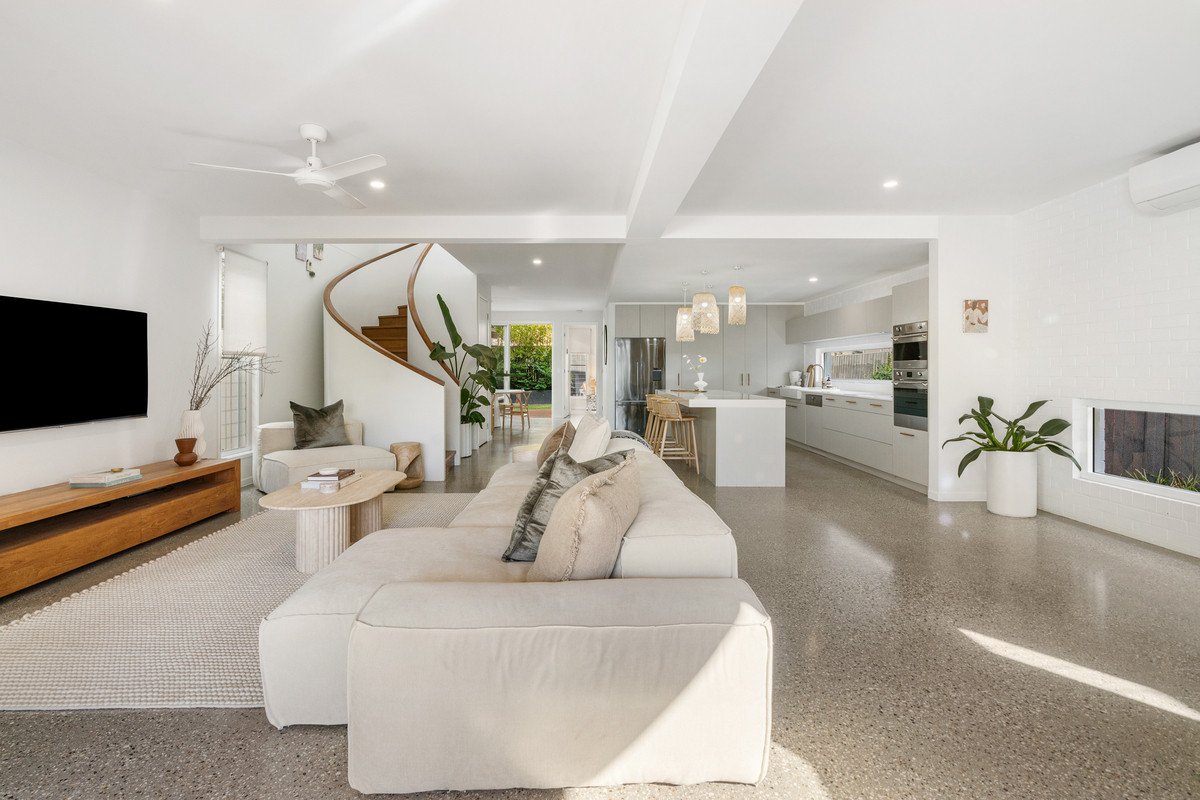 16 Twenty Fourth Avenue PALM BEACH 8