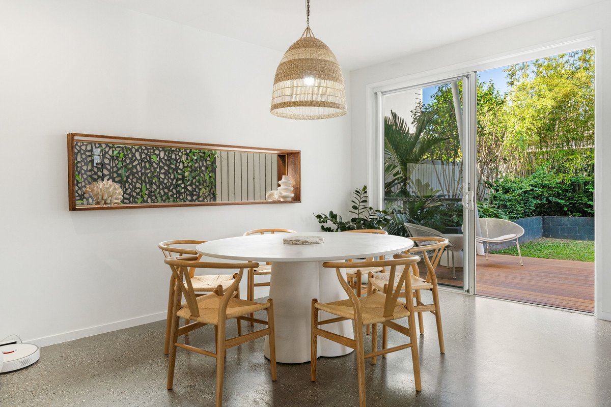 16 Twenty Fourth Avenue PALM BEACH 9