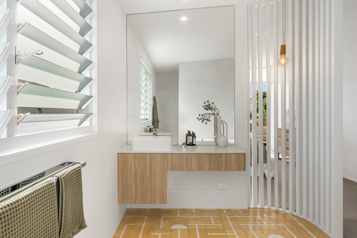 16 Twenty Fourth Avenue PALM BEACH 16