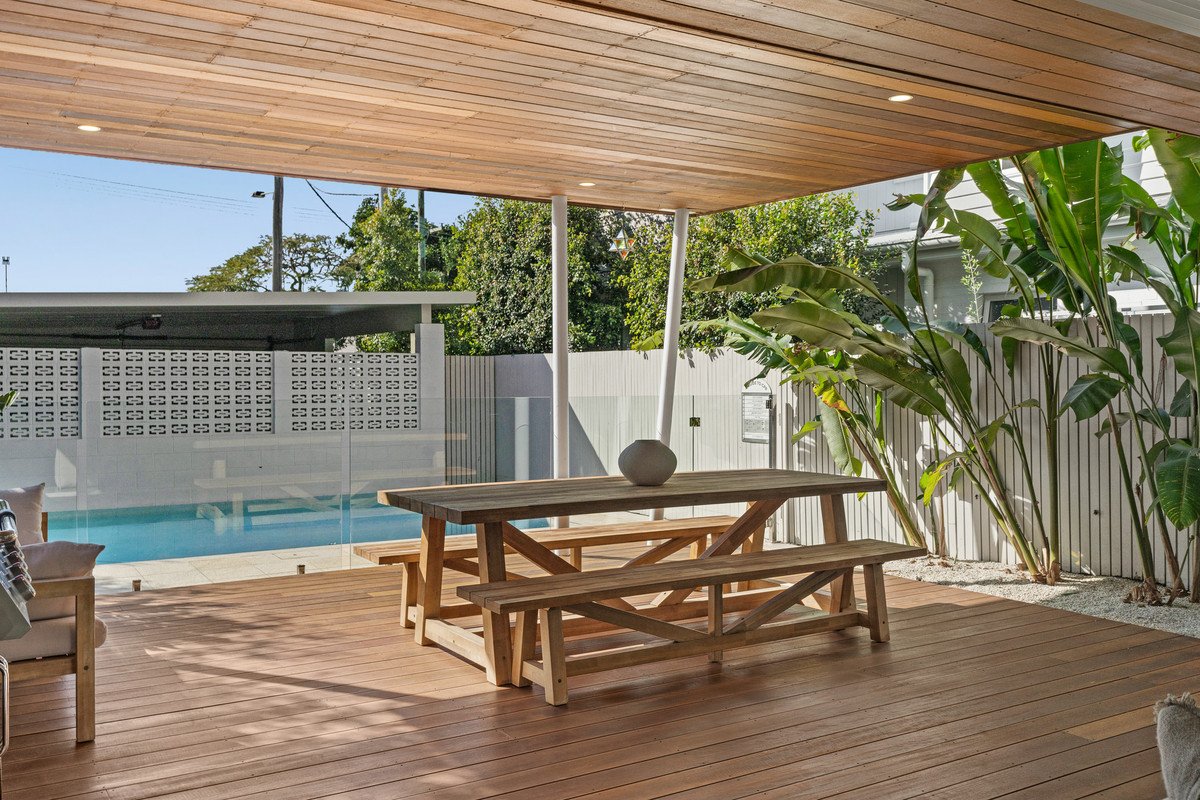 16 Twenty Fourth Avenue PALM BEACH 27