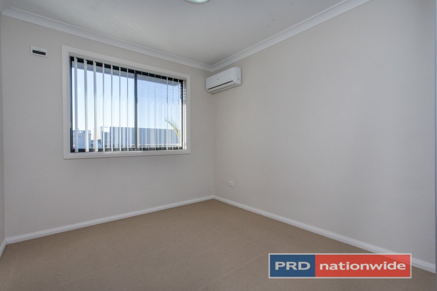 16 Tyler Street JORDAN SPRINGS 13