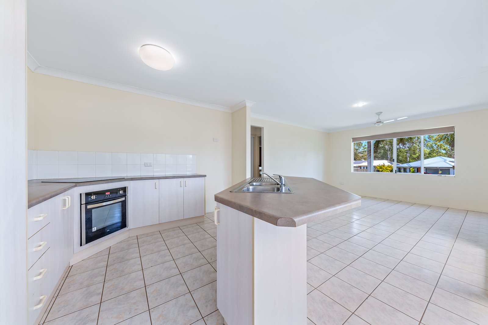 16 Valley Drive CANNONVALE 2