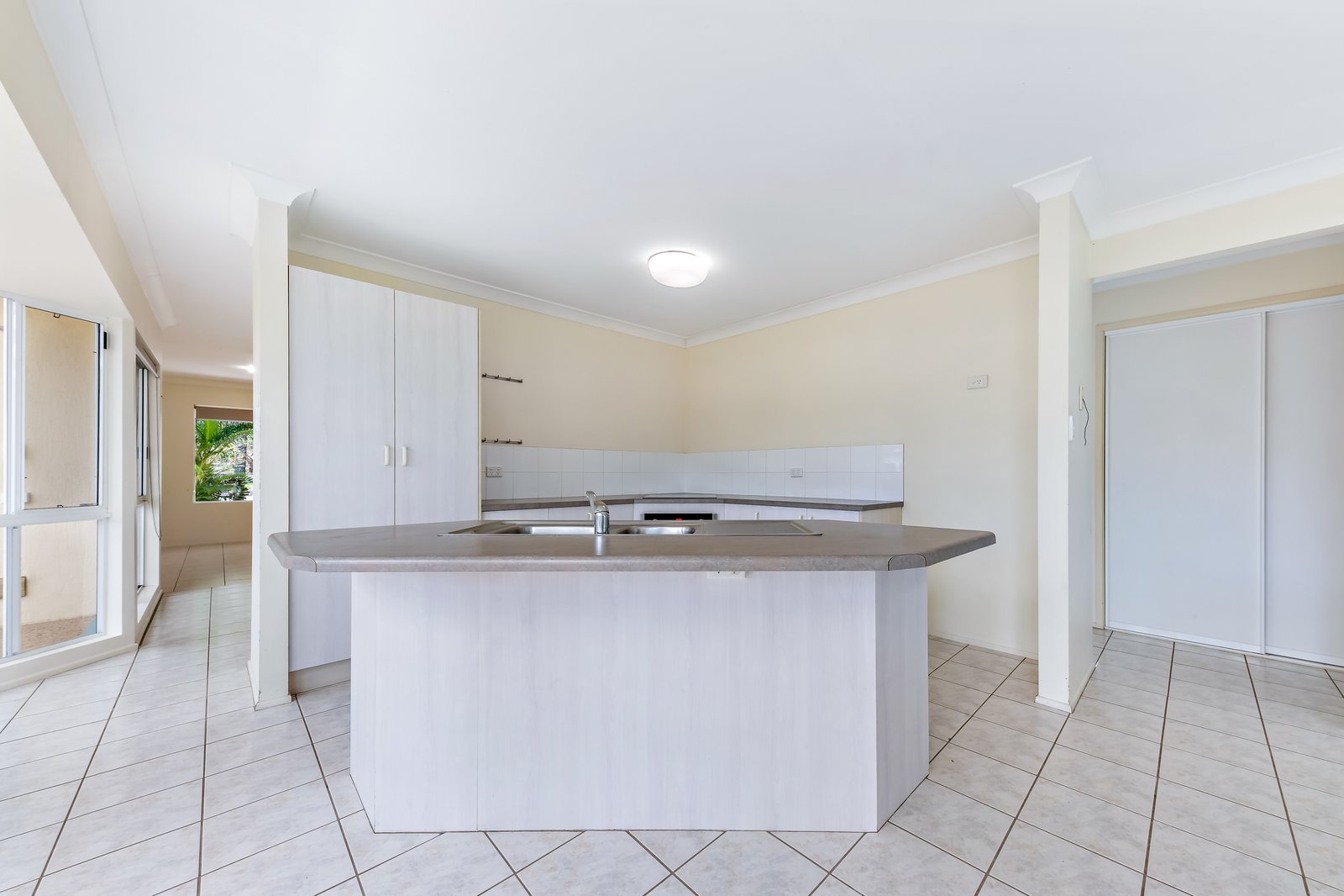 16 Valley Drive CANNONVALE 3