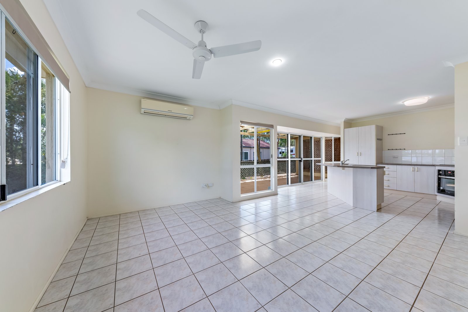 16 Valley Drive CANNONVALE 4