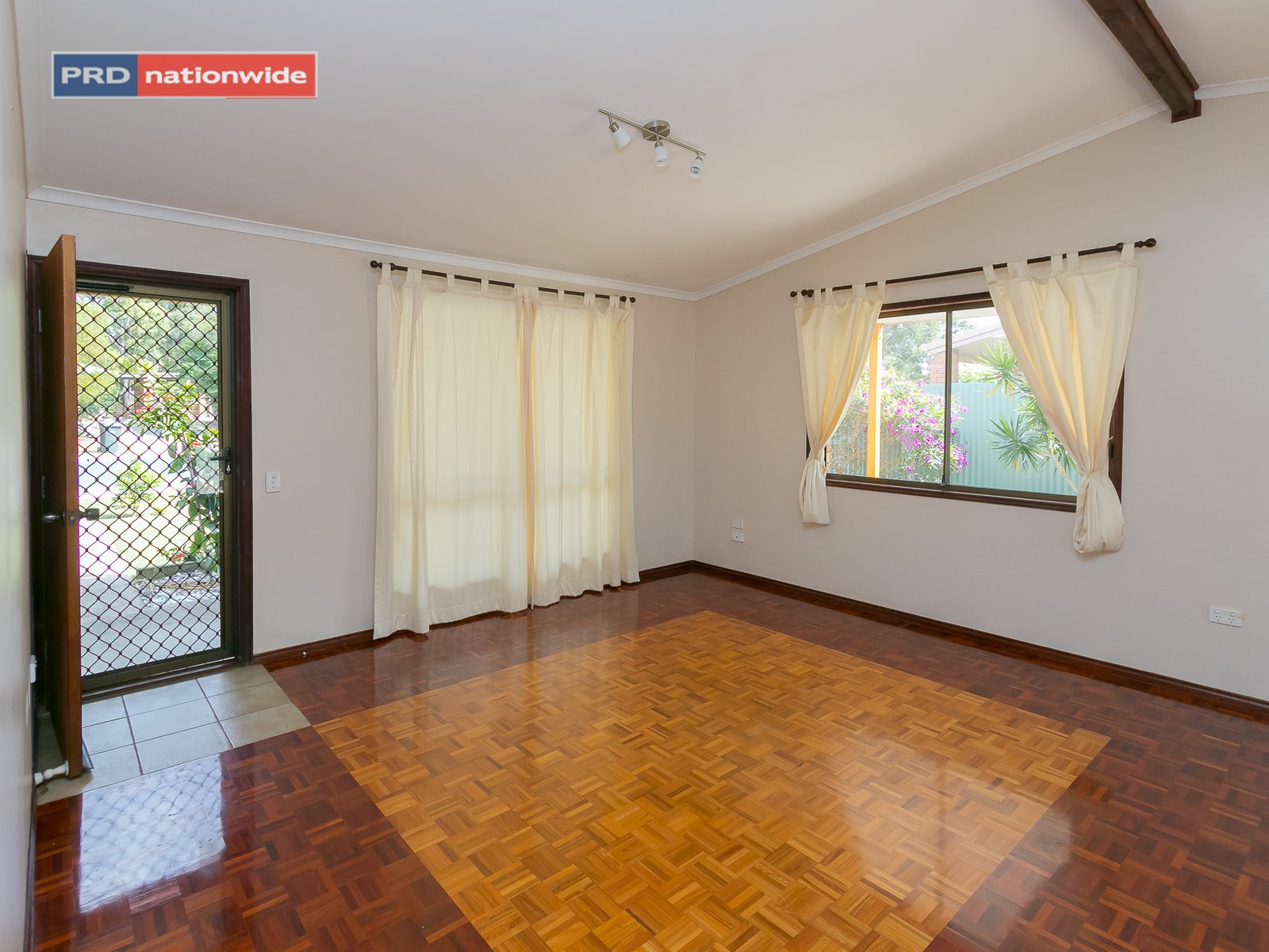16 Vanda Street URANGAN 11