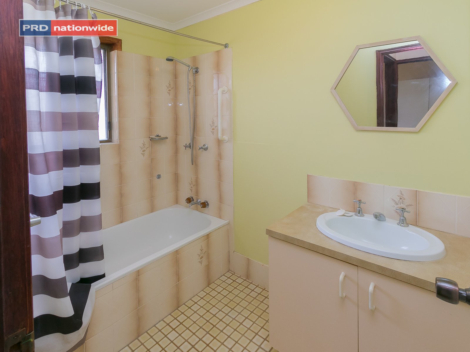 16 Vanda Street URANGAN 17