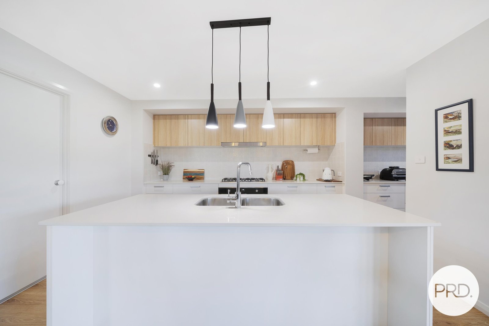 16 Vernon Circuit KEW 3