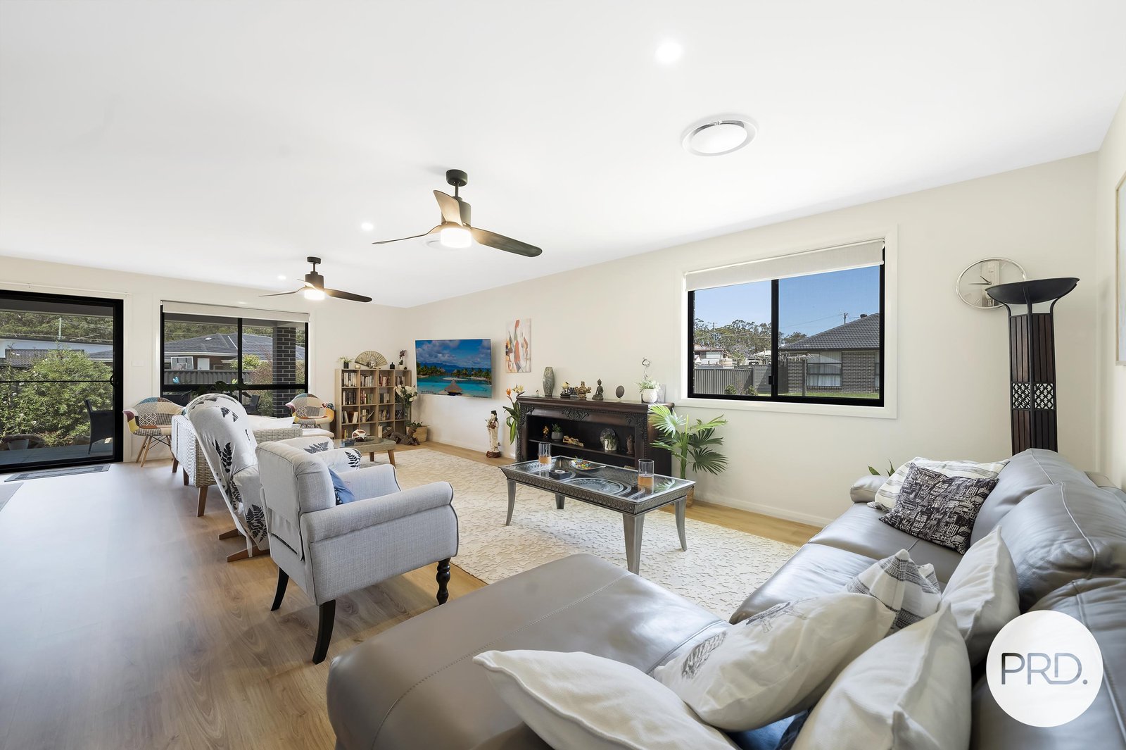 16 Vernon Circuit KEW 11