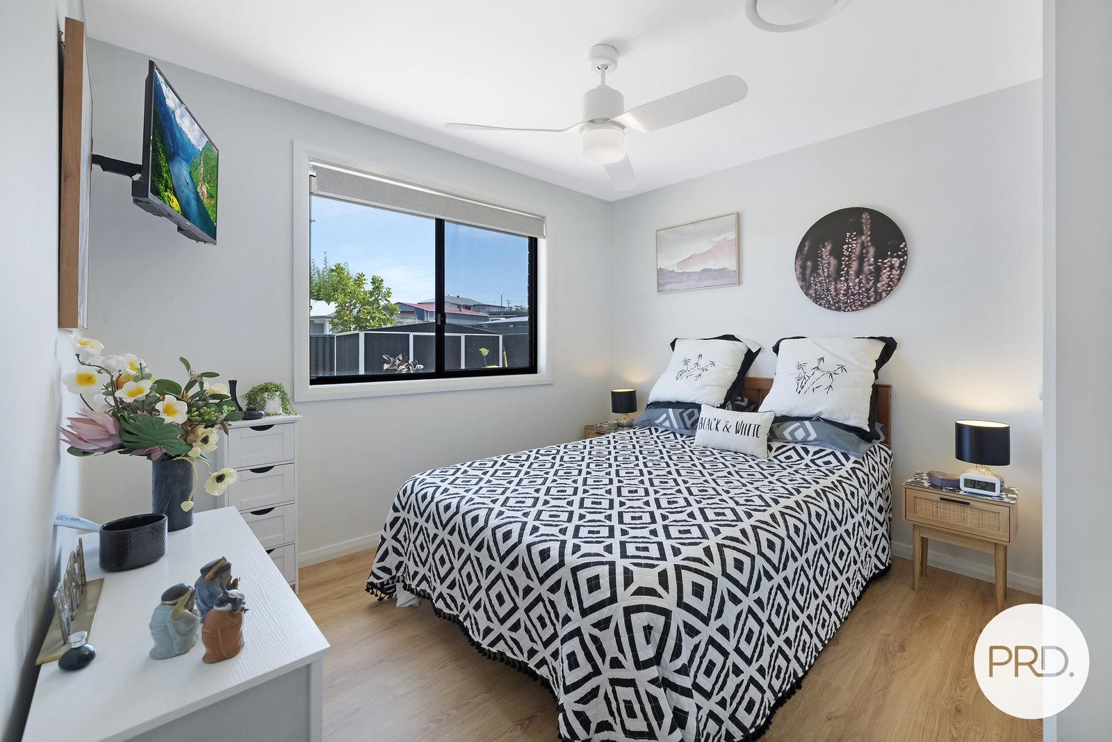 16 Vernon Circuit KEW 13