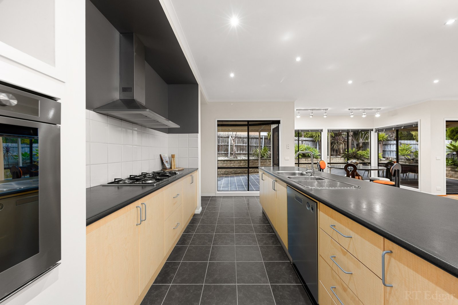 Real Estate and Property in 16 Wallingford Place, Rowville, VIC