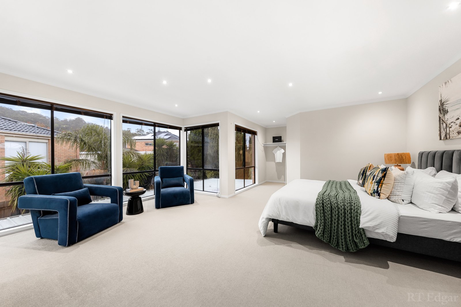 Real Estate and Property in 16 Wallingford Place, Rowville, VIC